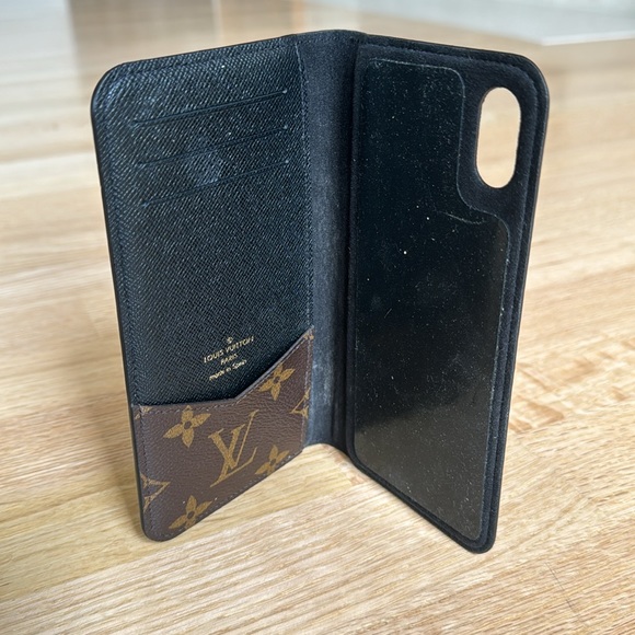 Authentic Louis Vuitton phone case, with credit card holder - Picture 5 of 7